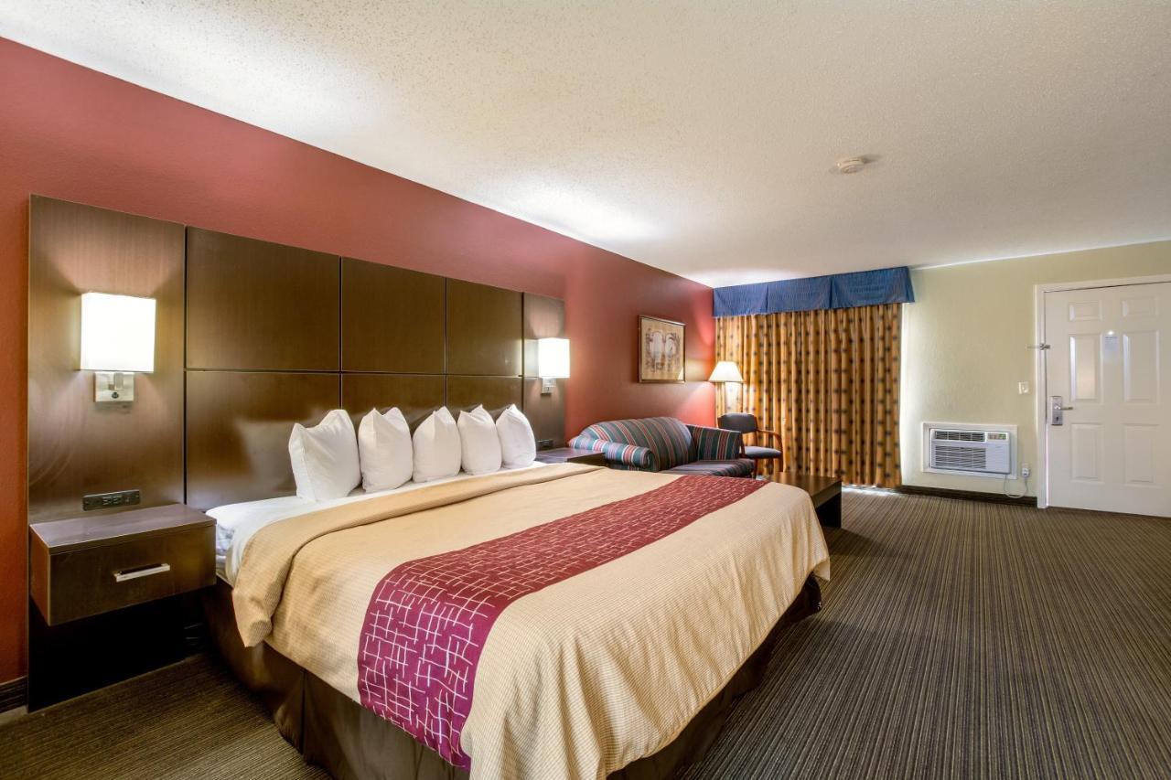 Red Roof Inn Vincennes Bagian luar foto